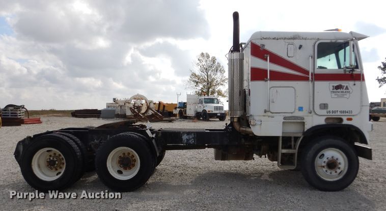 image for item KA9462 1986 Freightliner FLT  semi truck