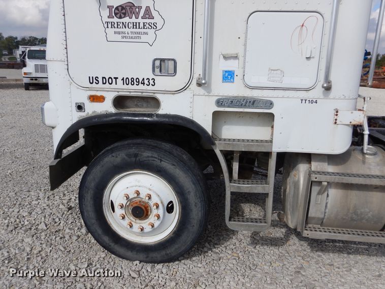 image for item KA9462 1986 Freightliner FLT  semi truck