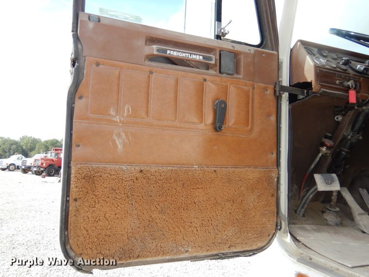 image for item KA9462 1986 Freightliner FLT  semi truck