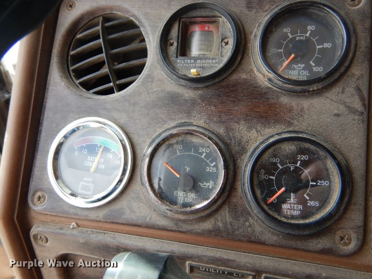 image for item KA9462 1986 Freightliner FLT  semi truck