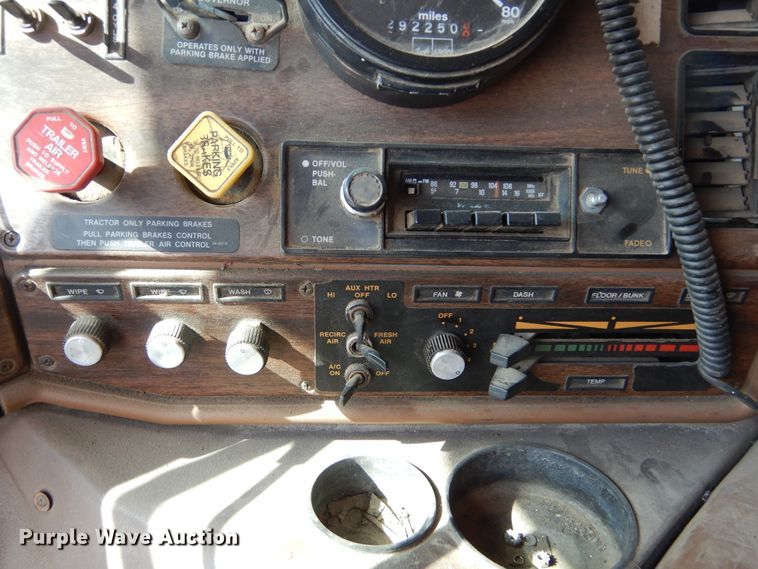 image for item KA9462 1986 Freightliner FLT  semi truck