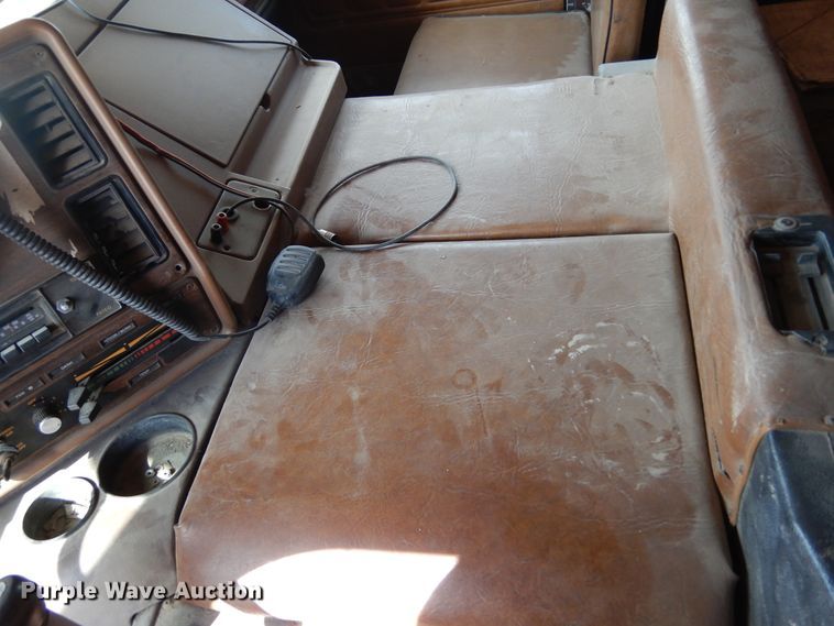 image for item KA9462 1986 Freightliner FLT  semi truck