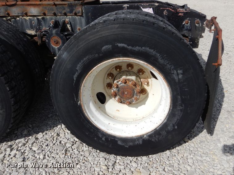 image for item KA9462 1986 Freightliner FLT  semi truck