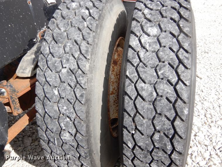 image for item KA9462 1986 Freightliner FLT  semi truck