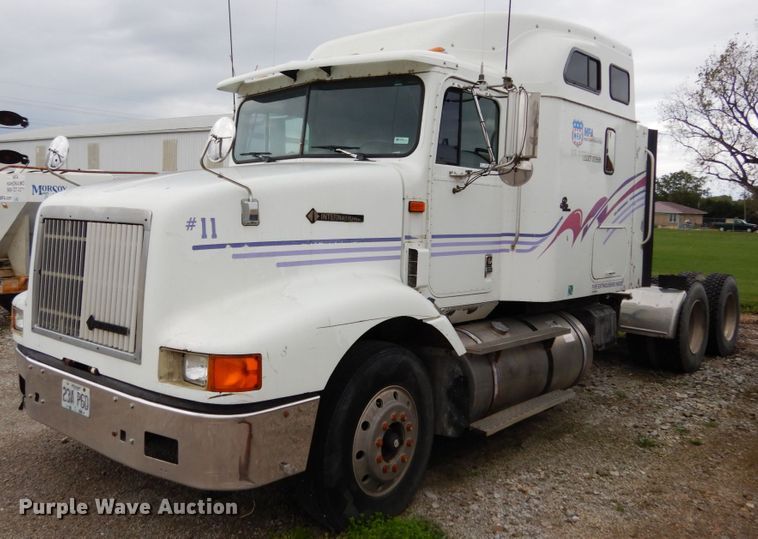 image for item KI9454 1996 International 9200  semi truck