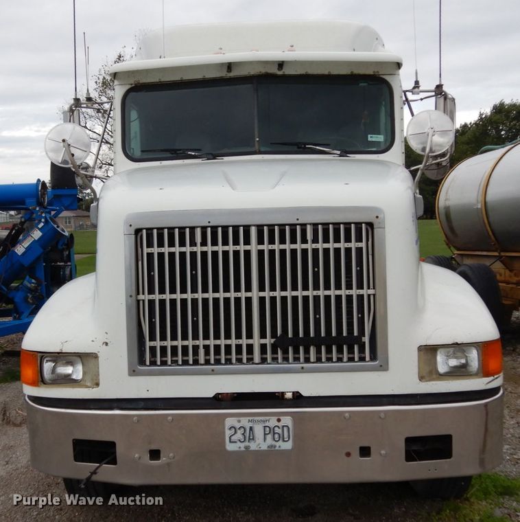 image for item KI9454 1996 International 9200  semi truck