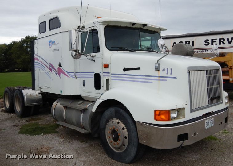 image for item KI9454 1996 International 9200  semi truck