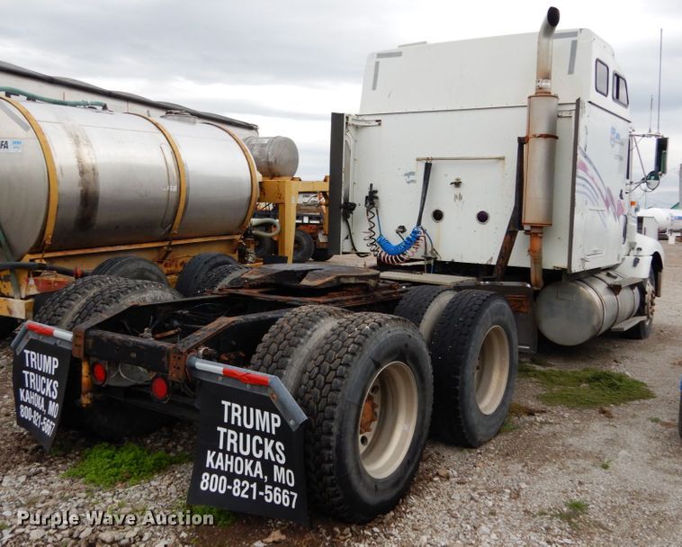 image for item KI9454 1996 International 9200  semi truck