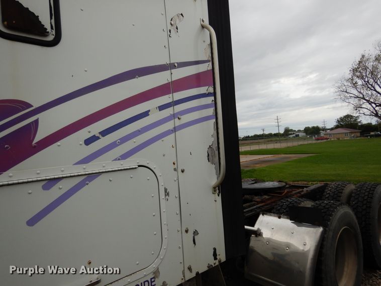 image for item KI9454 1996 International 9200  semi truck