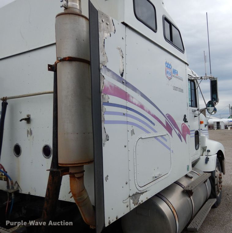 image for item KI9454 1996 International 9200  semi truck