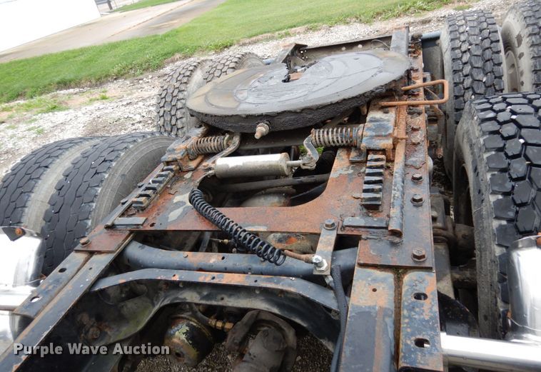 image for item KI9454 1996 International 9200  semi truck