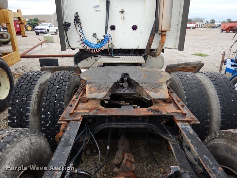 image for item KI9454 1996 International 9200  semi truck