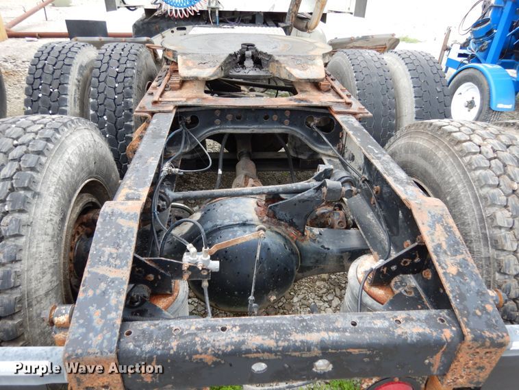 image for item KI9454 1996 International 9200  semi truck