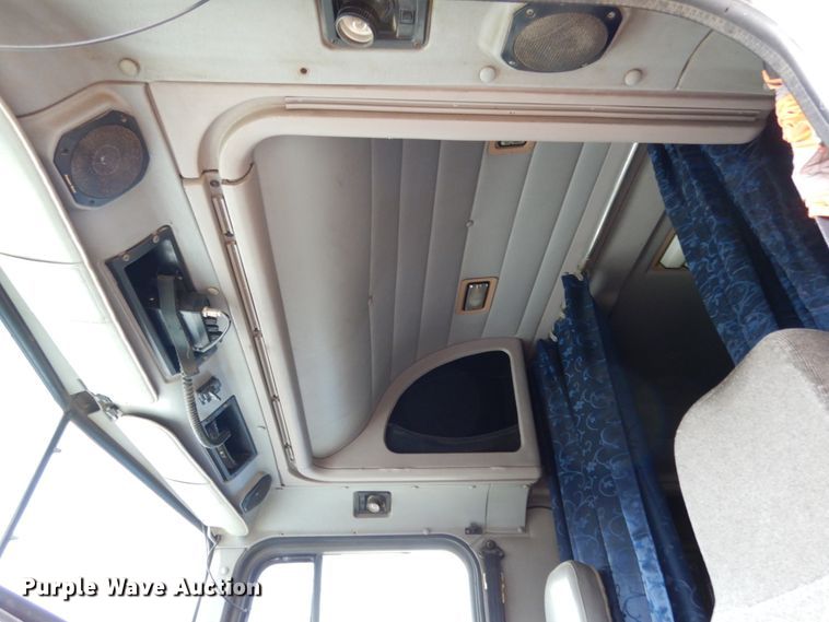 image for item KI9454 1996 International 9200  semi truck