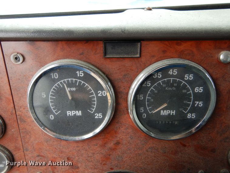 image for item KI9454 1996 International 9200  semi truck