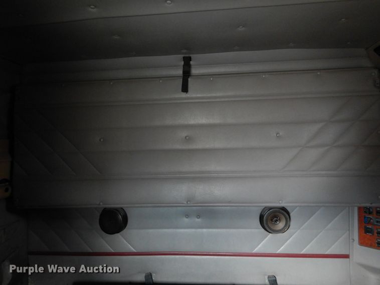 image for item KI9454 1996 International 9200  semi truck