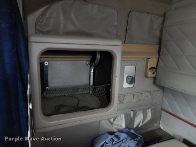 image for item KI9454 1996 International 9200  semi truck