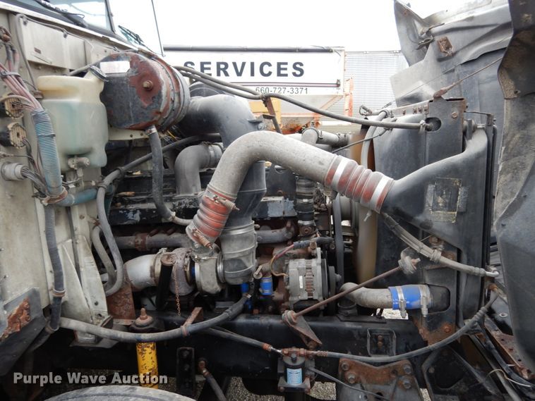 image for item KI9454 1996 International 9200  semi truck