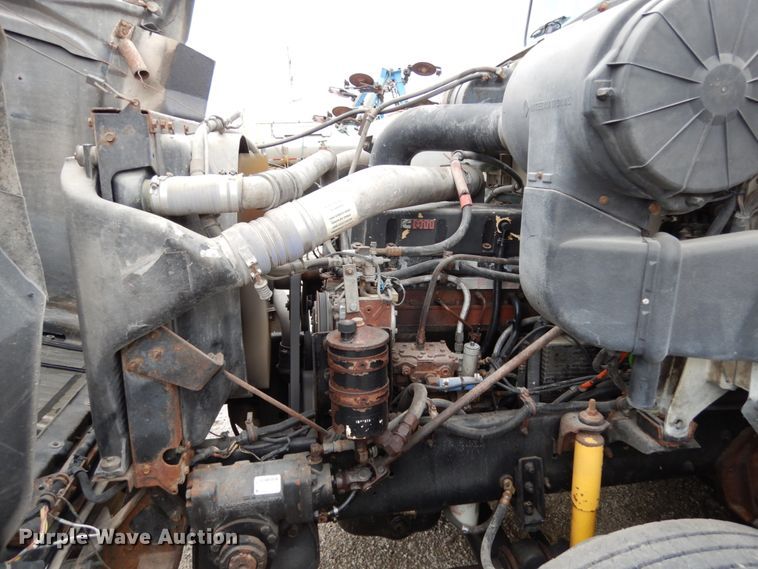 image for item KI9454 1996 International 9200  semi truck