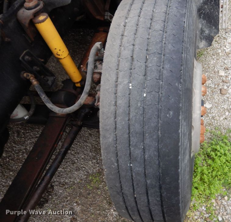 image for item KI9454 1996 International 9200  semi truck