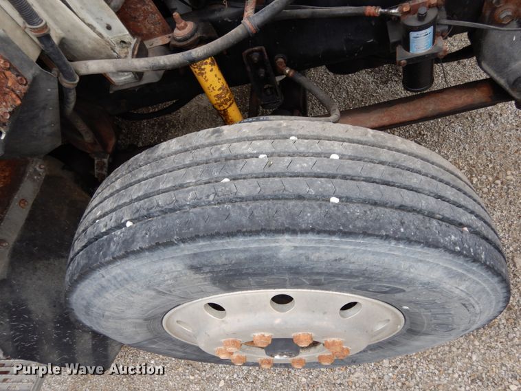 image for item KI9454 1996 International 9200  semi truck