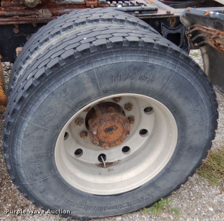 image for item KI9454 1996 International 9200  semi truck