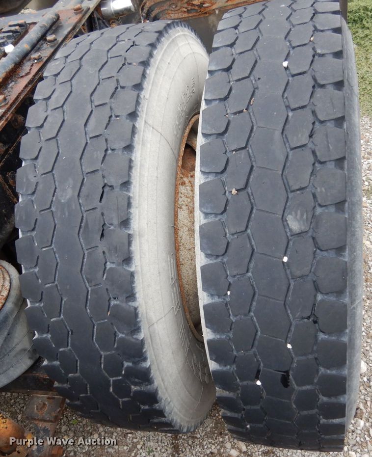 image for item KI9454 1996 International 9200  semi truck