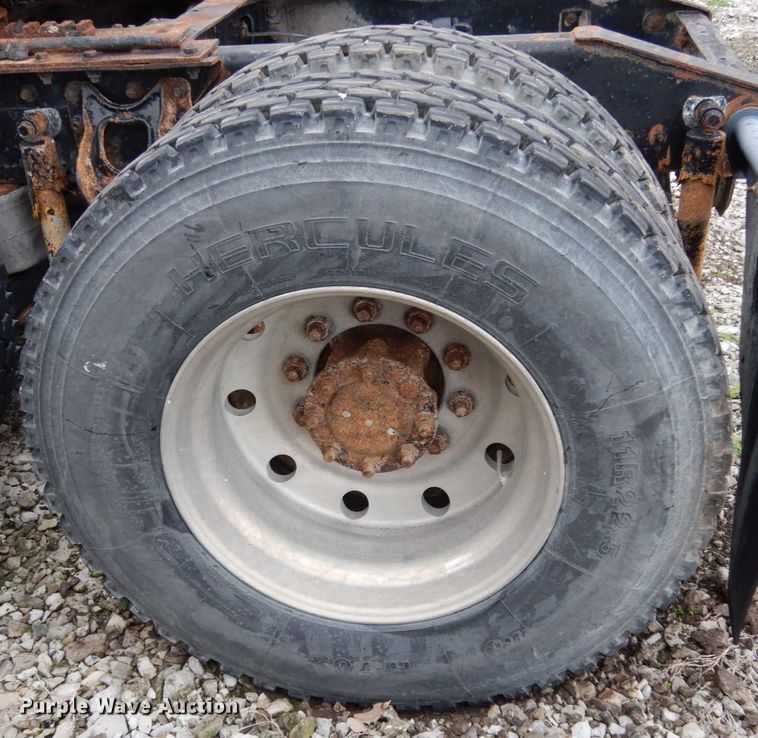 image for item KI9454 1996 International 9200  semi truck