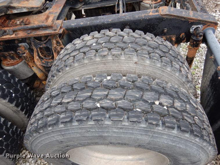 image for item KI9454 1996 International 9200  semi truck