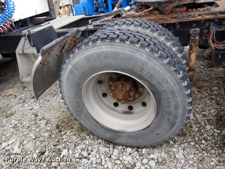 image for item KI9454 1996 International 9200  semi truck