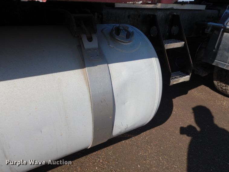 image for item KI9467 2005 Peterbilt 379  semi truck