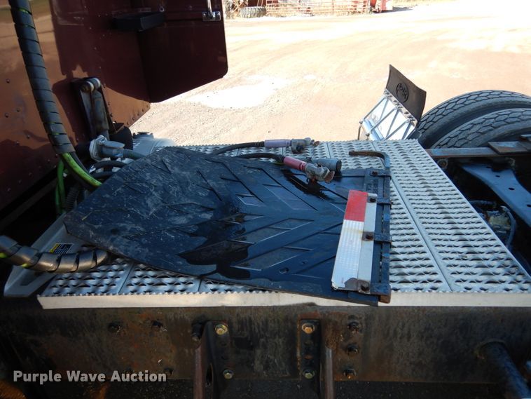 image for item KI9467 2005 Peterbilt 379  semi truck