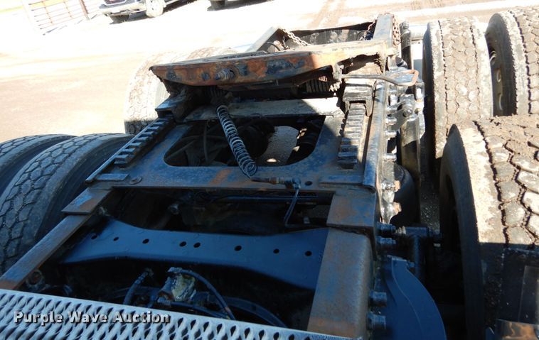 image for item KI9467 2005 Peterbilt 379  semi truck