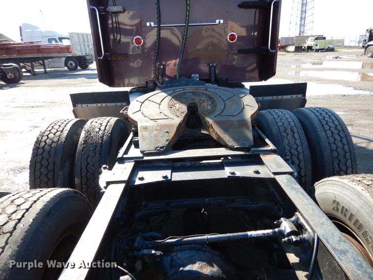 image for item KI9467 2005 Peterbilt 379  semi truck