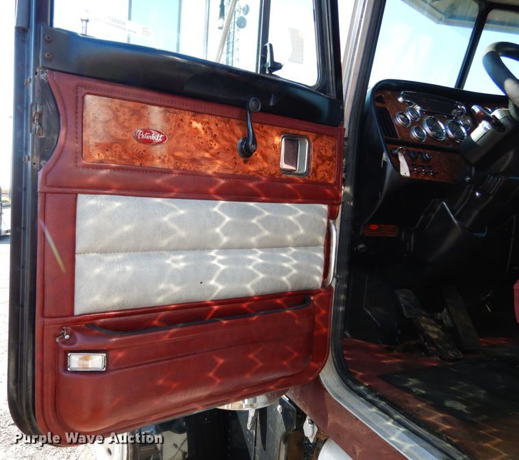 image for item KI9467 2005 Peterbilt 379  semi truck