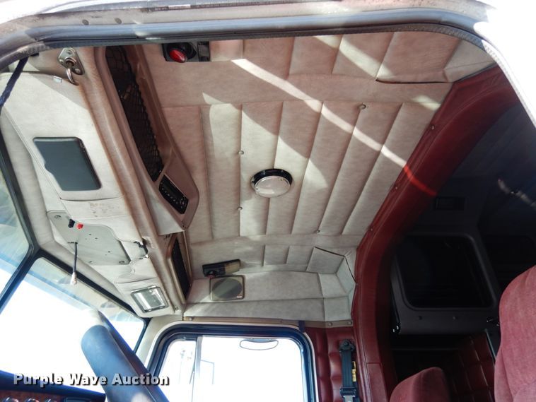 image for item KI9467 2005 Peterbilt 379  semi truck