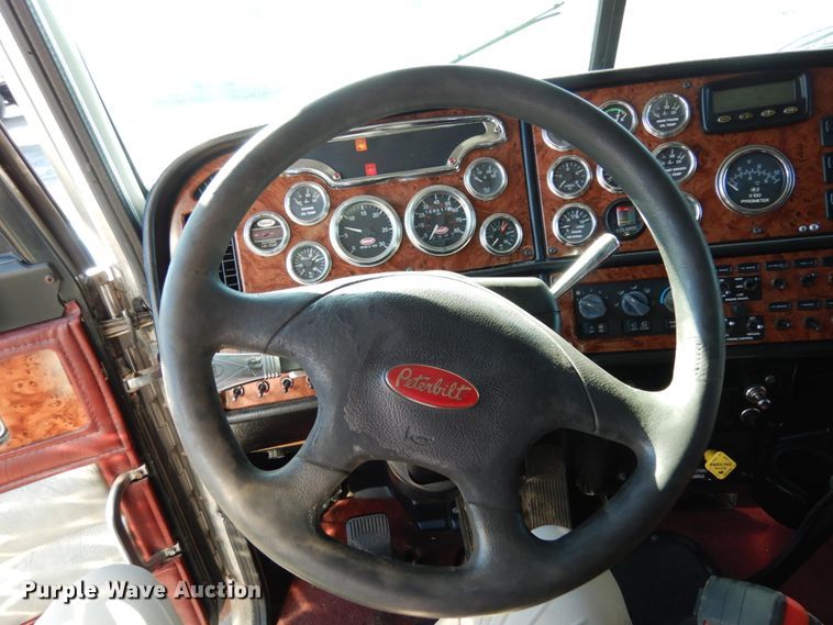 image for item KI9467 2005 Peterbilt 379  semi truck