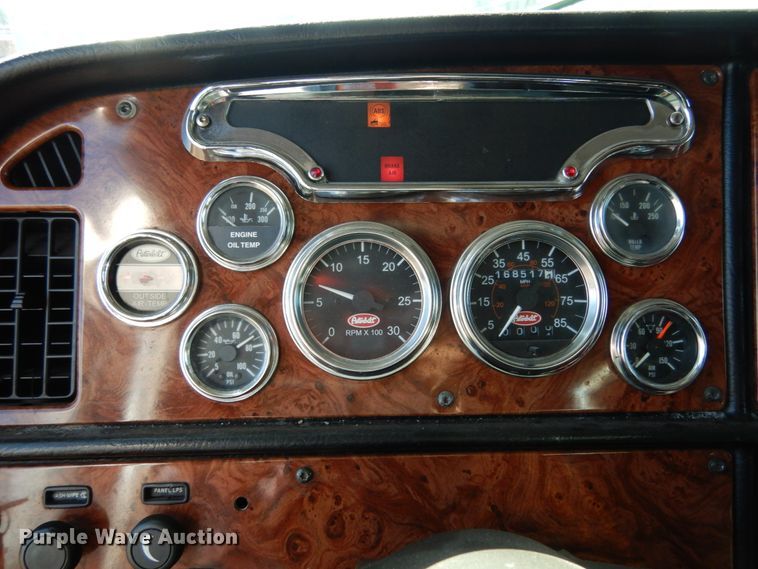 image for item KI9467 2005 Peterbilt 379  semi truck