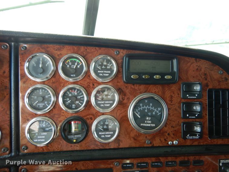 image for item KI9467 2005 Peterbilt 379  semi truck