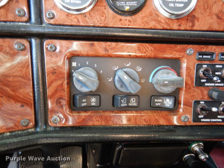 image for item KI9467 2005 Peterbilt 379  semi truck