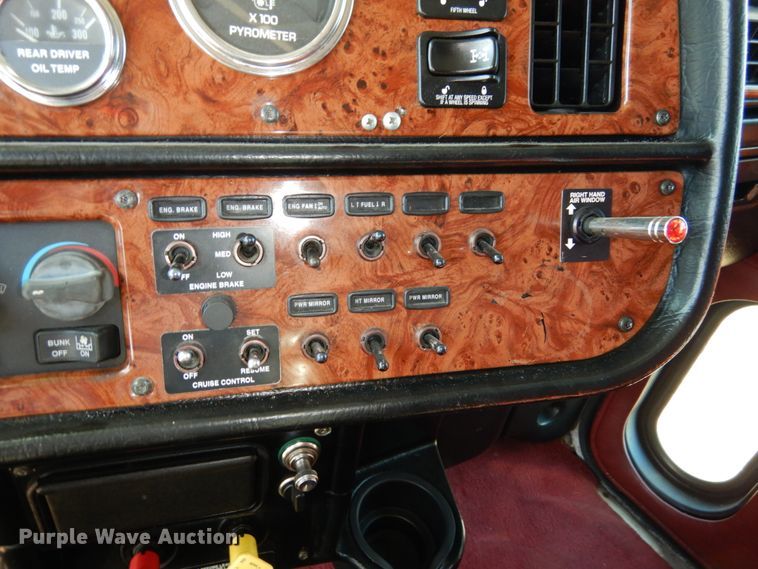 image for item KI9467 2005 Peterbilt 379  semi truck