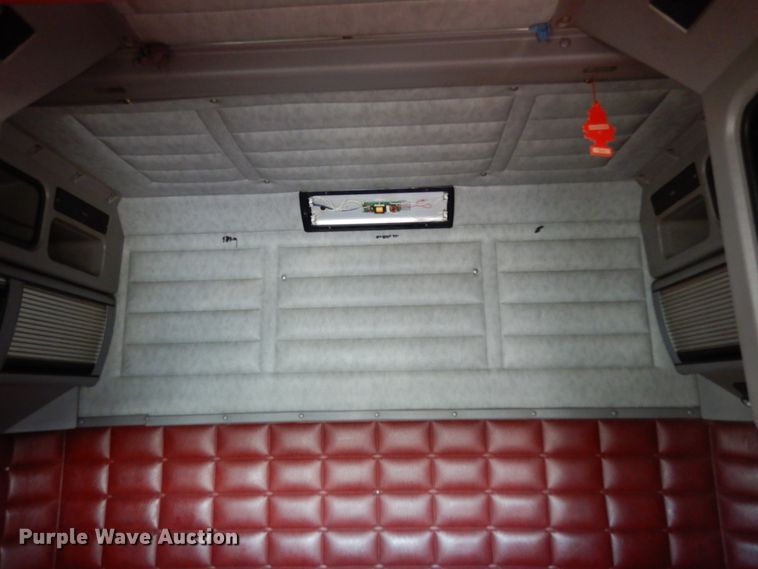 image for item KI9467 2005 Peterbilt 379  semi truck