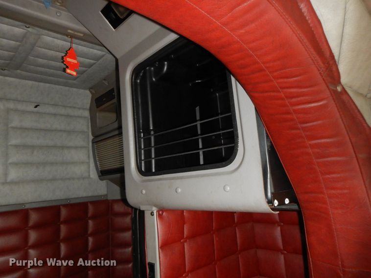 image for item KI9467 2005 Peterbilt 379  semi truck