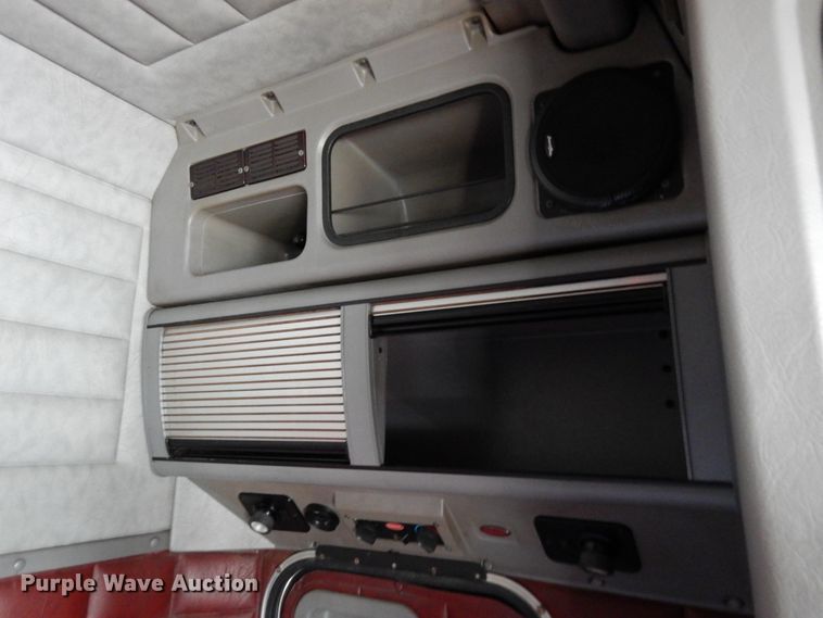 image for item KI9467 2005 Peterbilt 379  semi truck