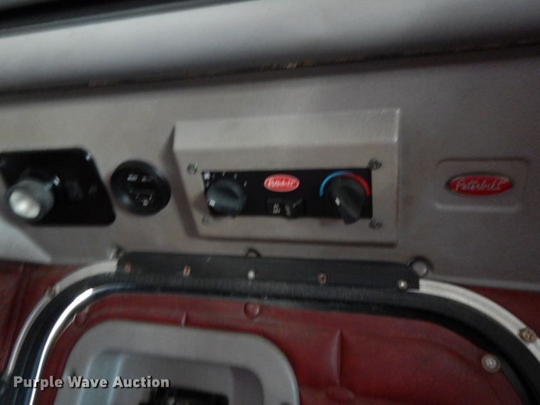 image for item KI9467 2005 Peterbilt 379  semi truck