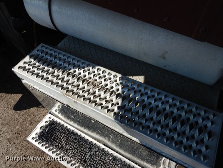 image for item KI9467 2005 Peterbilt 379  semi truck