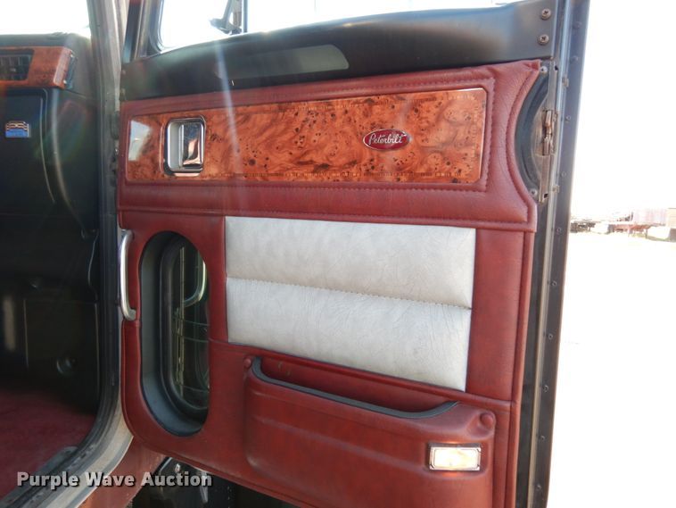 image for item KI9467 2005 Peterbilt 379  semi truck