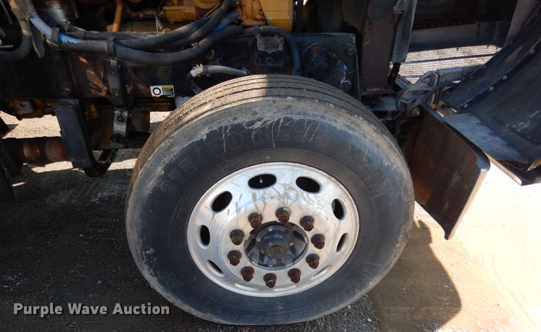 image for item KI9467 2005 Peterbilt 379  semi truck