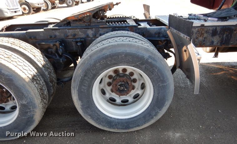 image for item KI9467 2005 Peterbilt 379  semi truck