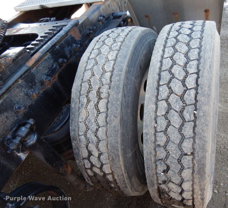 image for item KI9467 2005 Peterbilt 379  semi truck